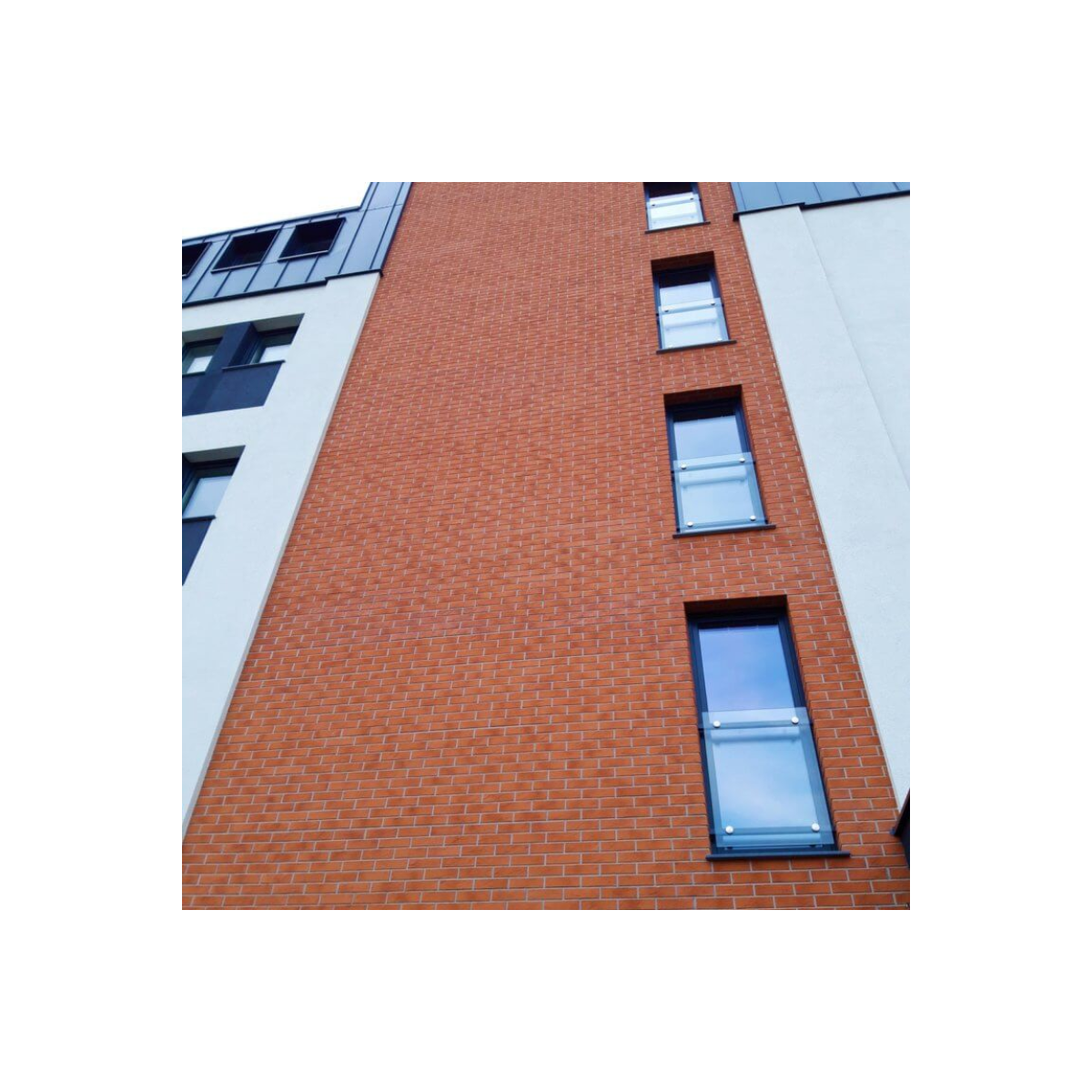 Beżowy klej dyspersyjny Izoflex SK-205 – spójne wykończenie elewacji