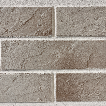 Płytki elewacyjne Izoflex IO227 – białe z brązowym cieniowaniem, unikalny charakter