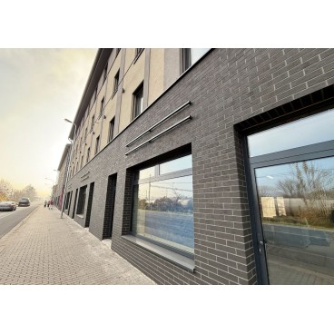 Elastyczne płytki elewacyjne 5080 Fleri – głęboka czerń i minimalistyczna elegancja