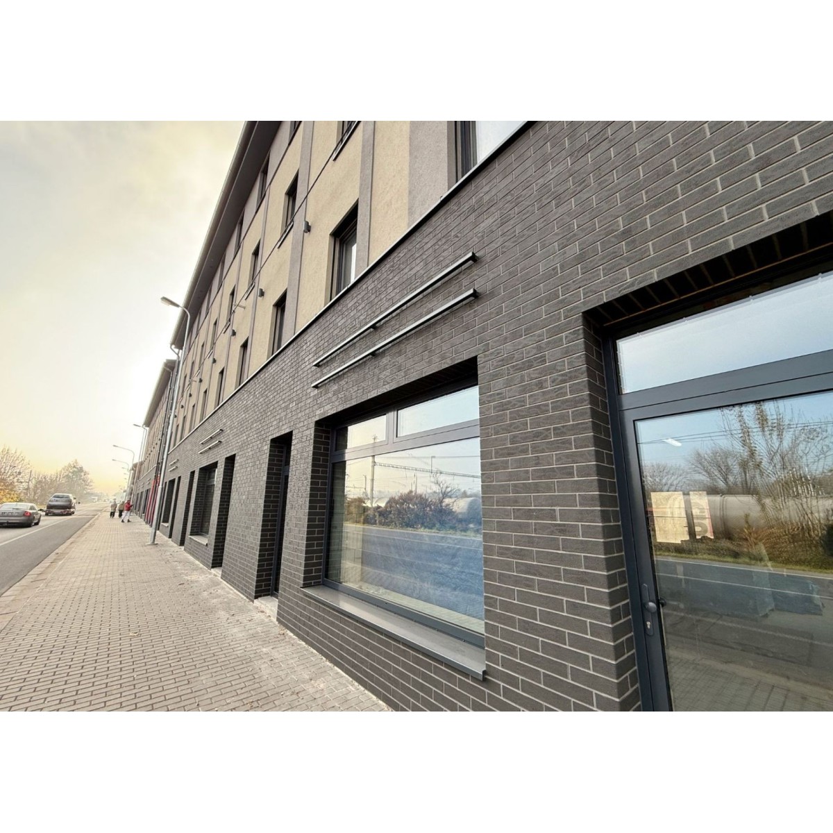 Elastyczne płytki elewacyjne 5080 Fleri – głęboka czerń i minimalistyczna elegancja