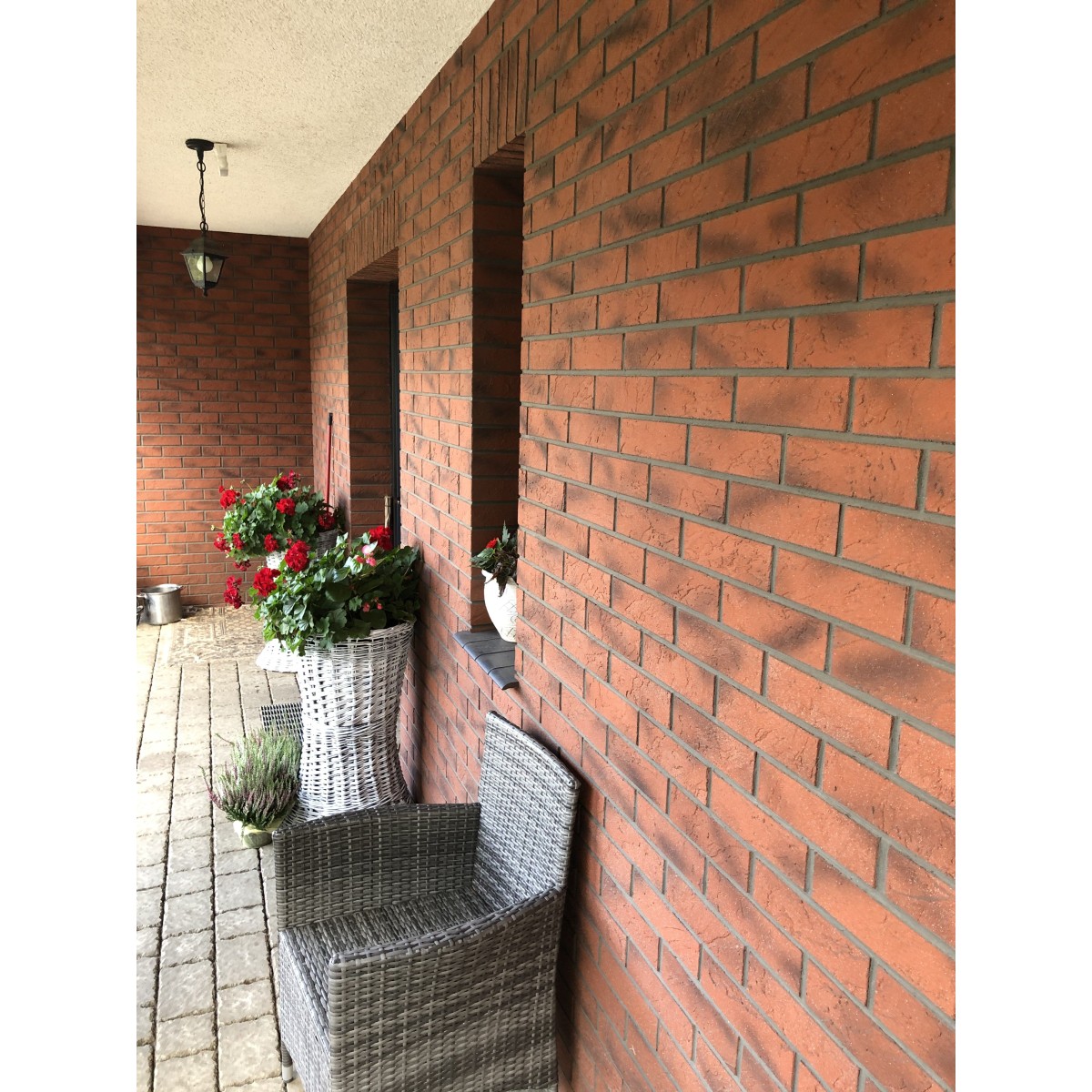 Płytki ścienne Izoflex 6106 Lugo – czerwona cegła z ciemnym akcentem